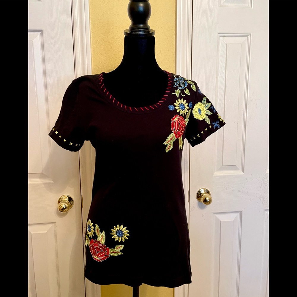 🪡🖤🌹🌼 Cattlelac Ranch Black T-Shirt with Classy Floral Embroidery 🌹🌼🖤🪡